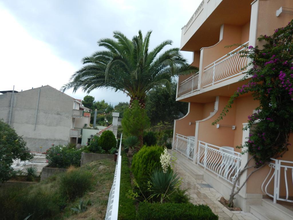Apartments Kapetan Jure Brela Exterior photo